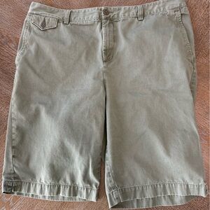 EDDIE BAUER WOMEN’S MERCER FIT SHORTS SIZE 14 Waist 36” Inseam 11” Green